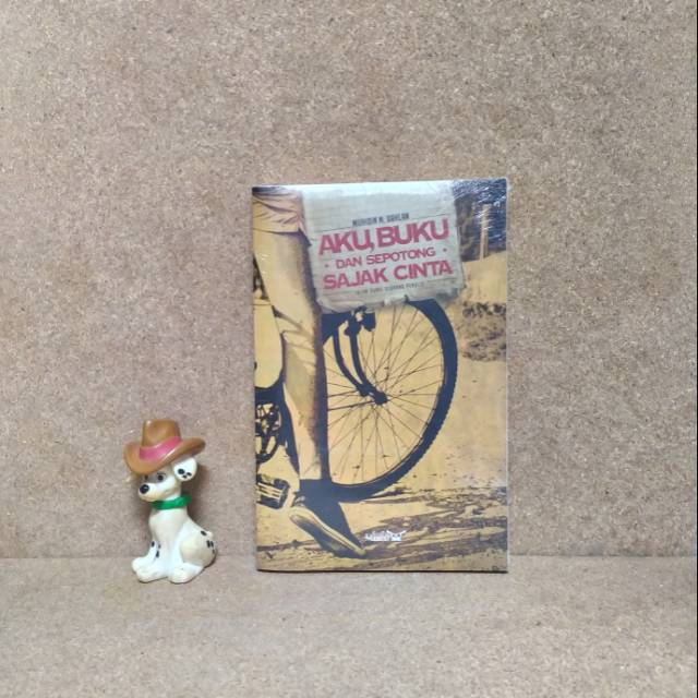 AKU, BUKU DAN SEPOTONG SAJAK CINTA - MUHIDIN M DAHLAN