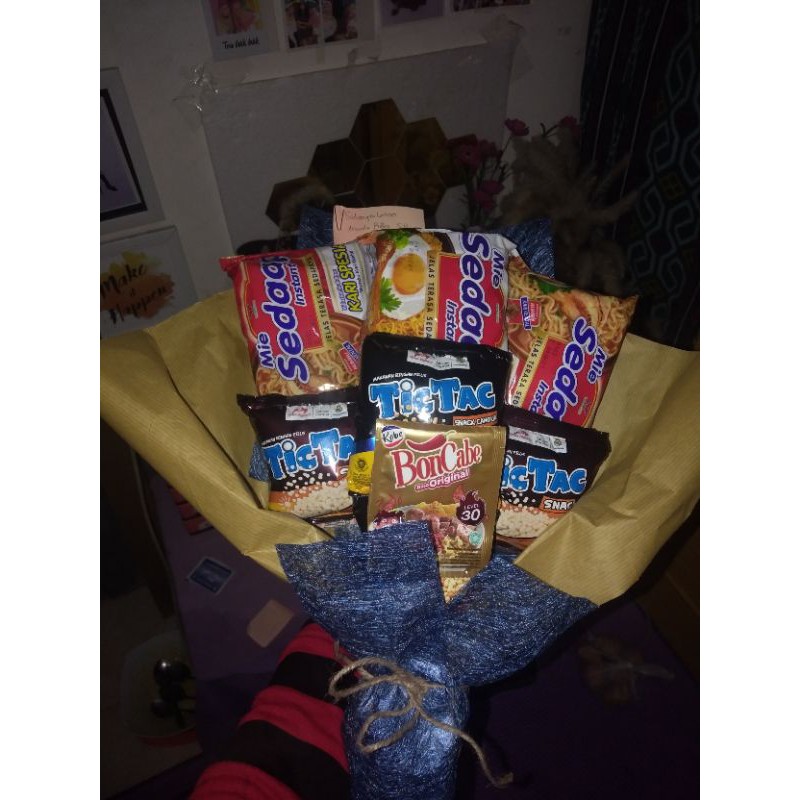 

bucket jajan / hadiah /gift wisuda