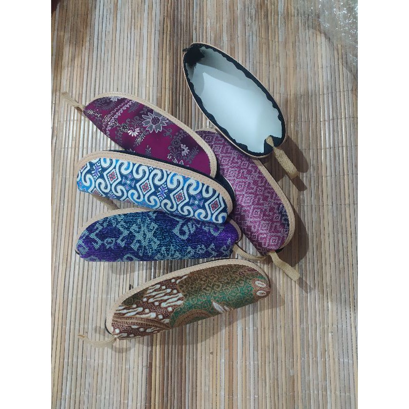 

Tempat pensil / dompet batik