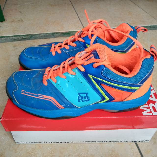 Sepatu badminton RS