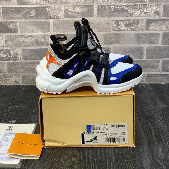 lv archlight sneaker pret