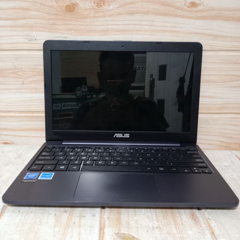 Notebook Asus E203NAH N3350/2GB/4gb 500GB Second