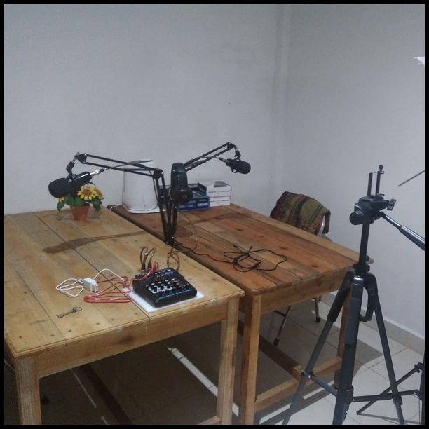 Paket Podcast 2 Orang Mic Condenser + Mixer 4 Channel Usb Recording