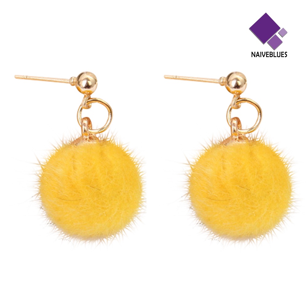 Anting Wanita Dengan Liontin Pom Pom Untuk Musim Dingin