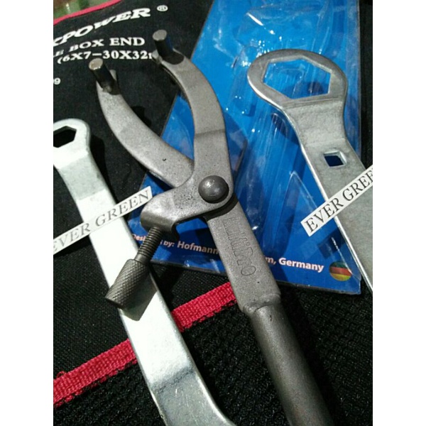 Kunci CVT 1 set 3 pcs PROMOSI : Treker Tahanan + Kunci Pully 39 -41 + 17 - 24 Tutup Klep/Baut Tutup Oli (penahan kopling mangkok kanvas ganda motor matic) merk tekiro grip-on multipro hasston benz big boss nankai mollar amtech-4