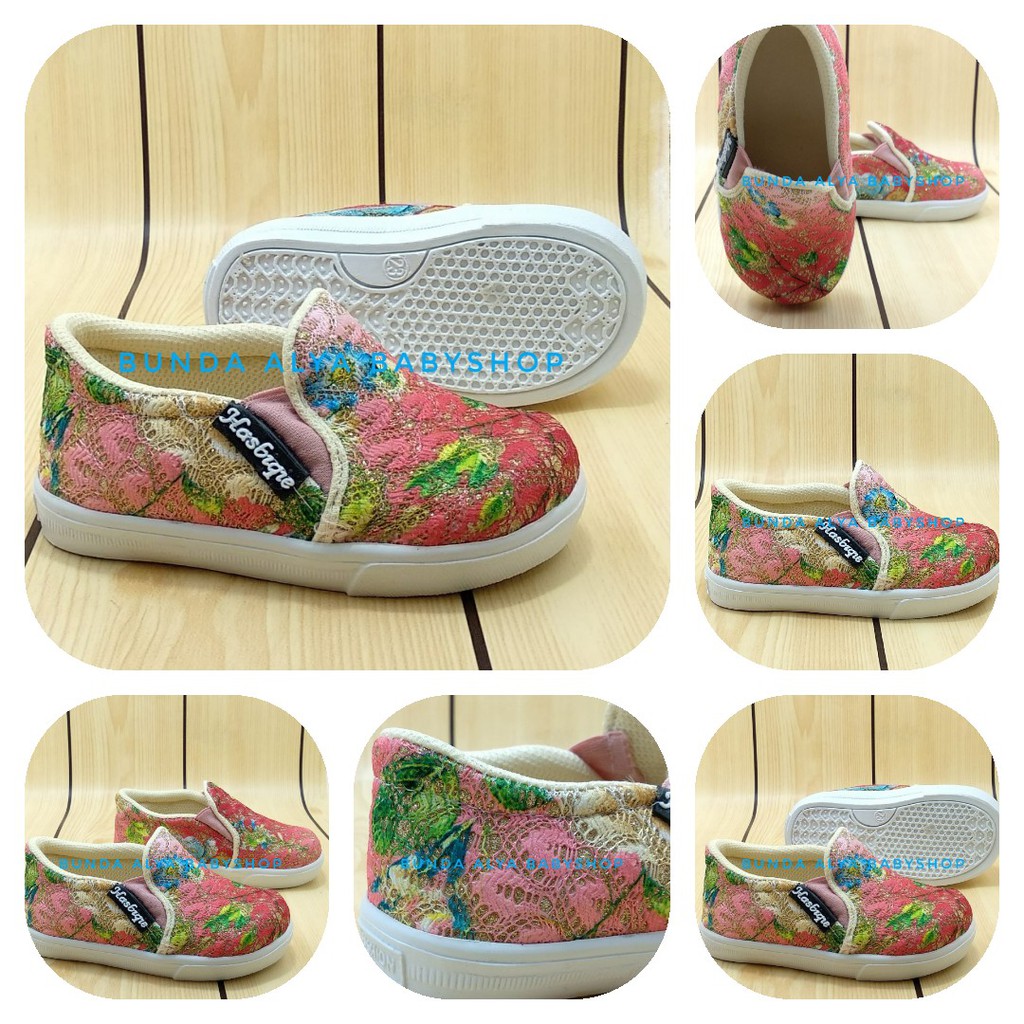 Sepatu Anak Perempuan Usia 3 4 Tahun Size 28 - 30  Slip On Bordir Bunga KREM - Sepatu Anak SALE