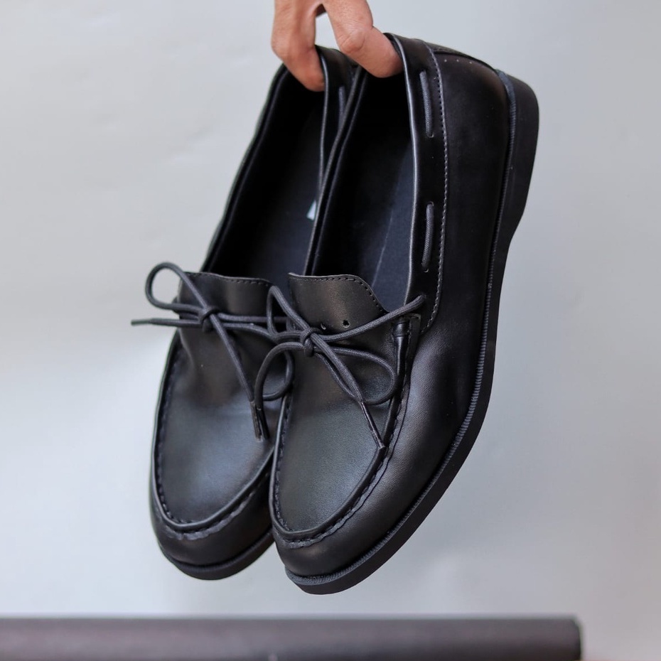 MORY Sepatu Kasual Slip On Pria Hitam Tali Kulit Sintetik Semi Formal Pantofel Kerja Kantor Kuliah