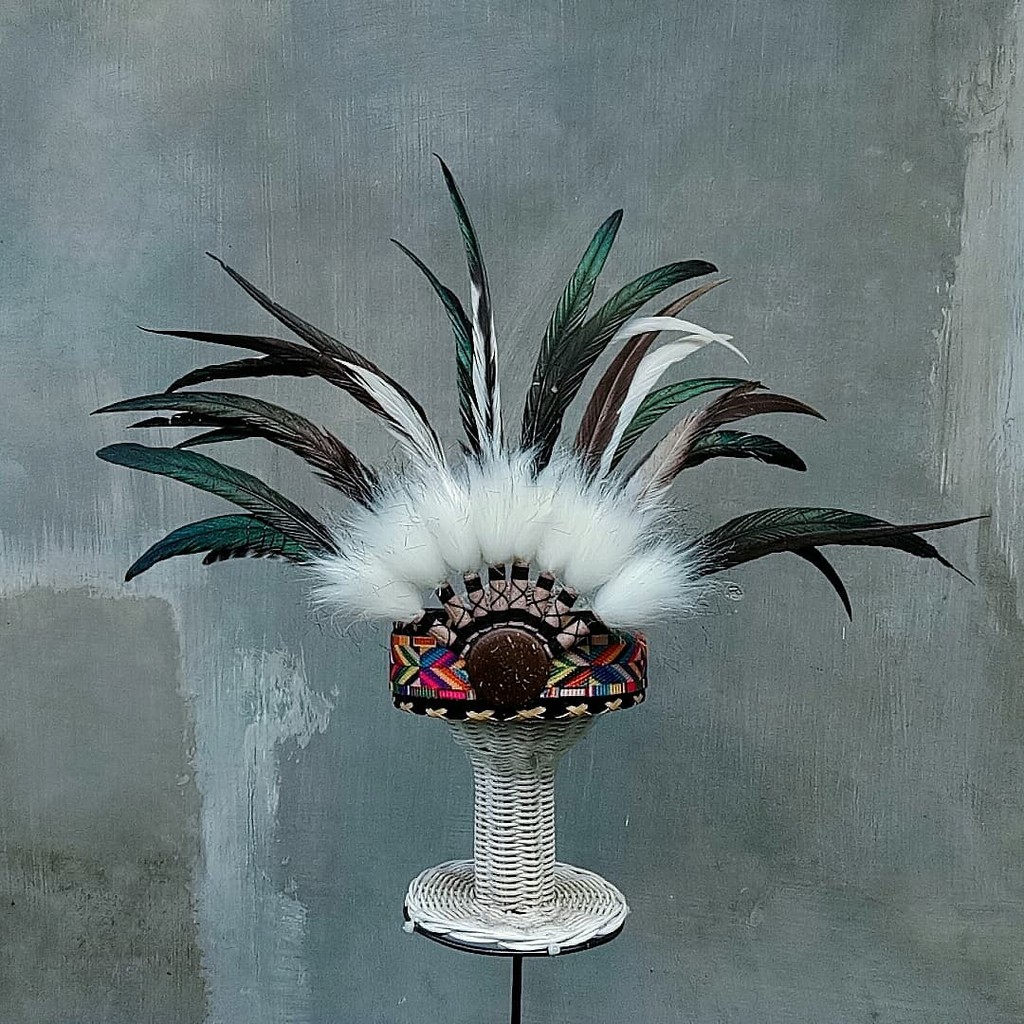 Topi bulu ayam indian style