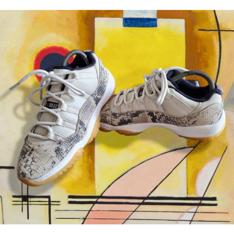 Thrift shoes size 41 sepatu second branded NIKE AIR JORDAN 11 RETRO LOW SNAKESKIN ORIGINAL CD6846-00
