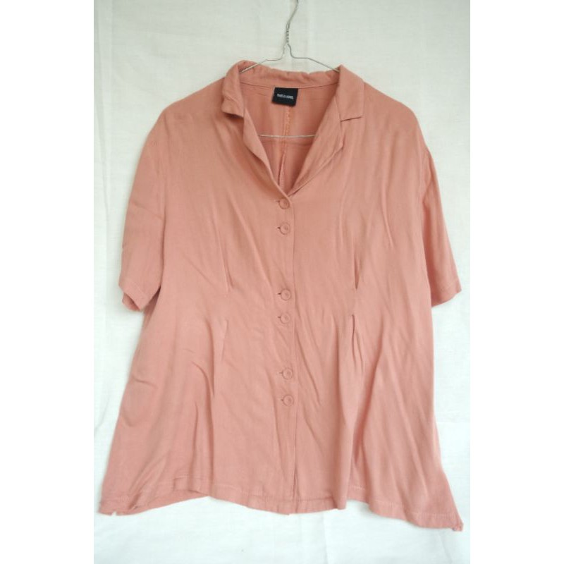 This is April Kemeja Pink Salmon [PRELOVED]