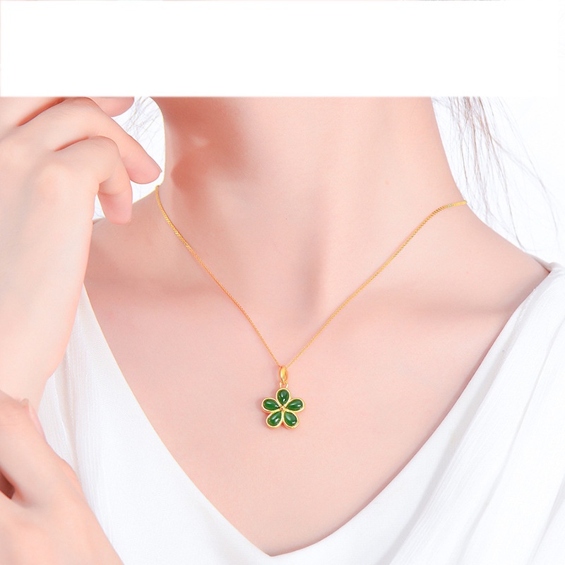 [Ready Stock]Fashion Plated Gold Inlaid with Jade Parthenocissus Grass Pendant Flower Necklace