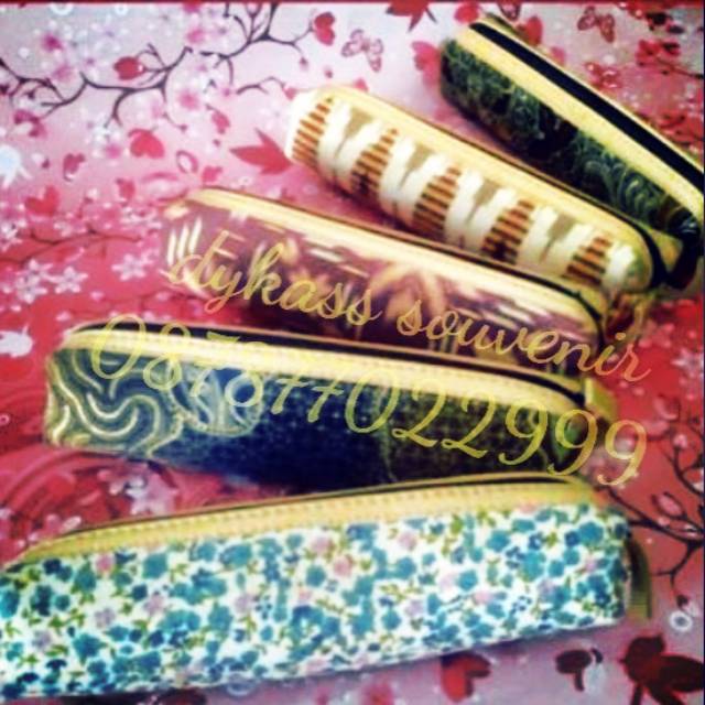 

Souvenir pernikahan tempat pensil batik