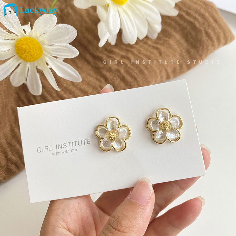 YEEZII Retro Shell Flower Gold Earrings Simple Elegant Temperament Petal Stud Earring Women Jewelry Accessories Party Gifts