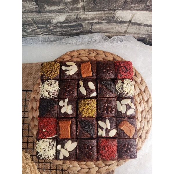 

FUDGY BROWNIES LARGE SEKAT 20×20 CM