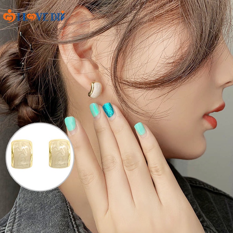 1 Pasang Anting Stud Enamel Bentuk Kerang Warna Putih Gaya Korea Untuk Wanita