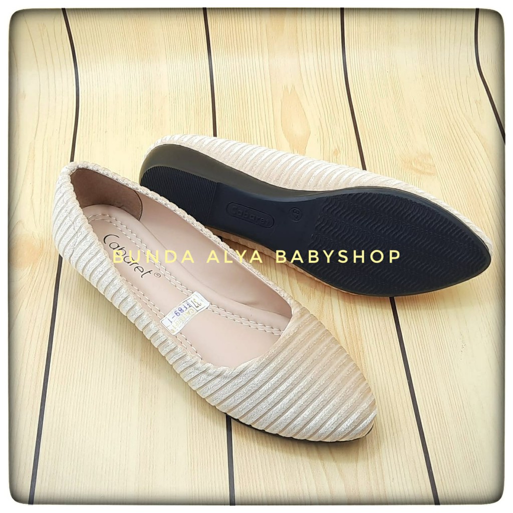 Sepatu Wanita Slipon Cabaret Flatshoes - Sepatu Wanita Flatshoes Premium Size 37 -  40 KREM SALUR - Sepatu Dewasa Bludru