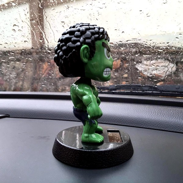 HULK Boneka Figure Miniatur Pajangan Mobil Solar Power HULK HOGAN Goyang Kepala Shacking Head Toy