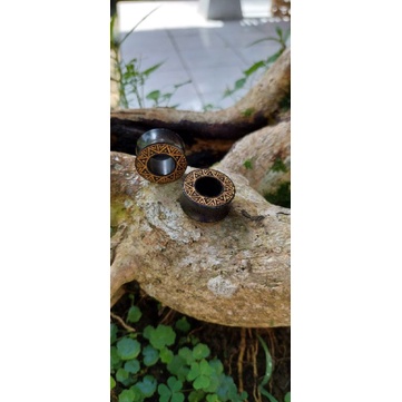 plugs piercing kayu