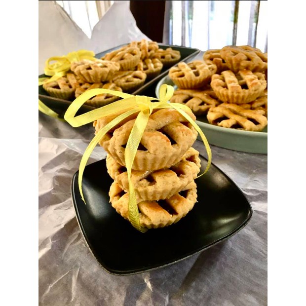 

YUMMY SALAK BALI PIE ~ HARGA SATUAN Rp.7500 ~ PIE FAVOURITE BUAT KADO CANTIK