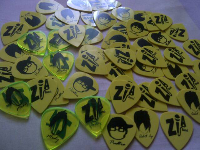 Pick Gitar Custom Request Nama (50biji) Ukuran 1.5mm &amp;,2mm