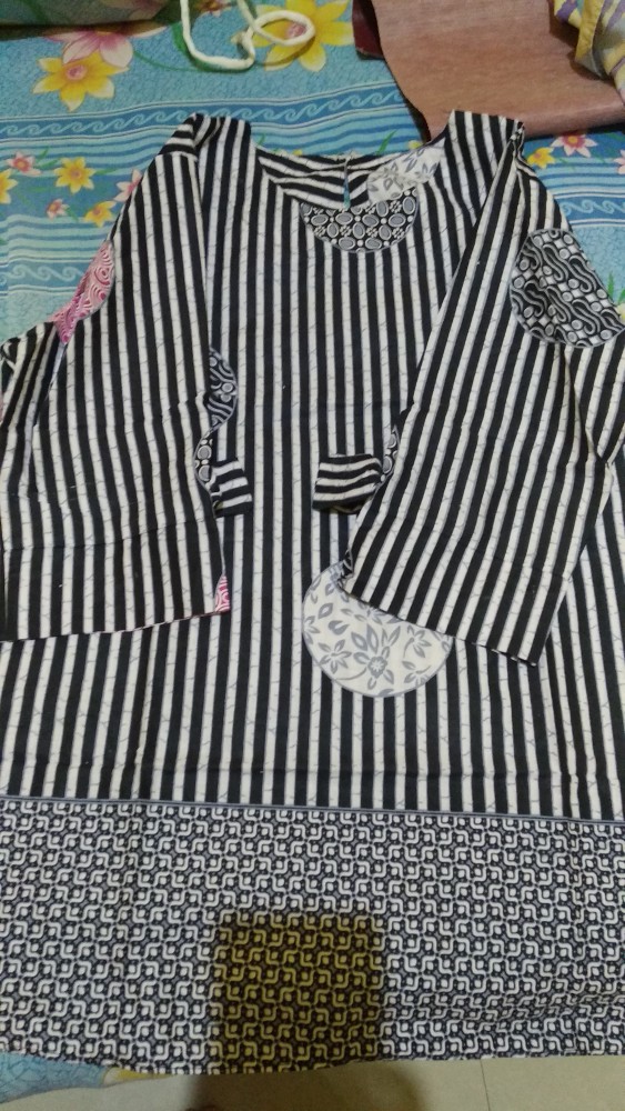 Atasan Blouse Salur Coina Katun Halus Berkualitas