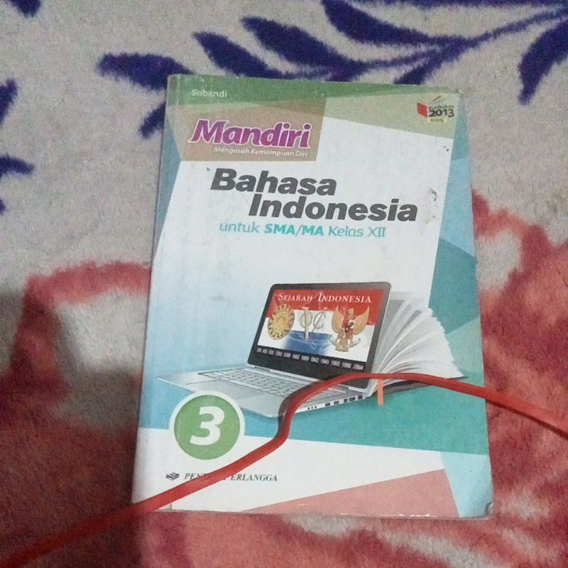 buku mandiri bahasa Indonesia untuk SMA kelas 12 penerbit Erlangga kurikulum 2013 edisi revisi pengarang sobandi-1