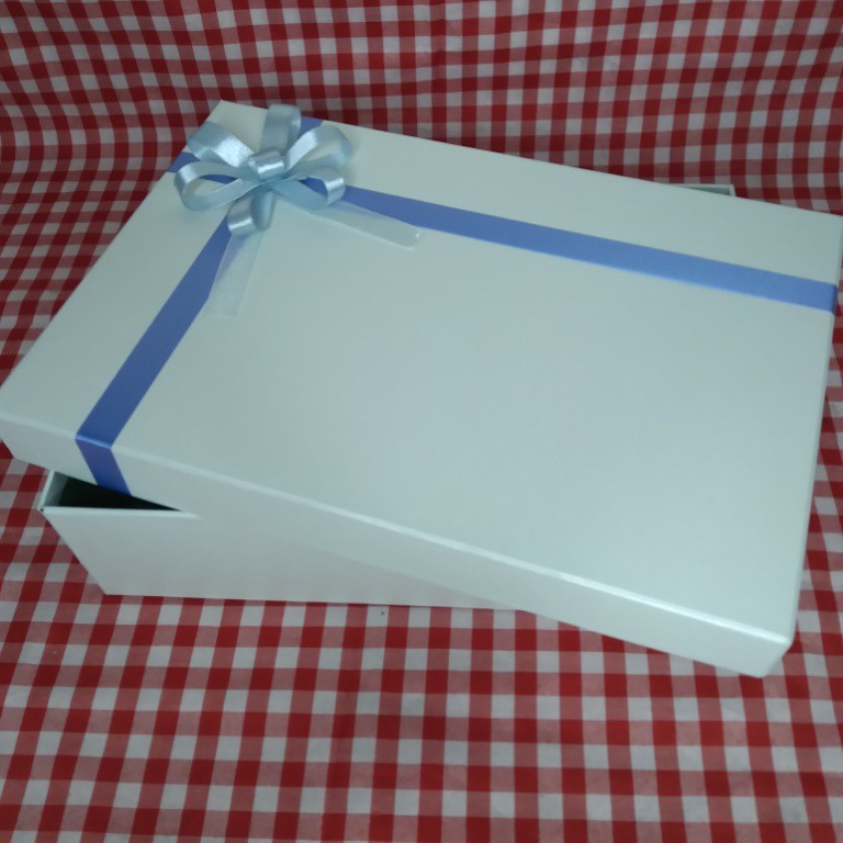 

Kotak Kado Gift Box 20x30x8 Kotak Hadiah Hampers Box Packaging Hadiah Box