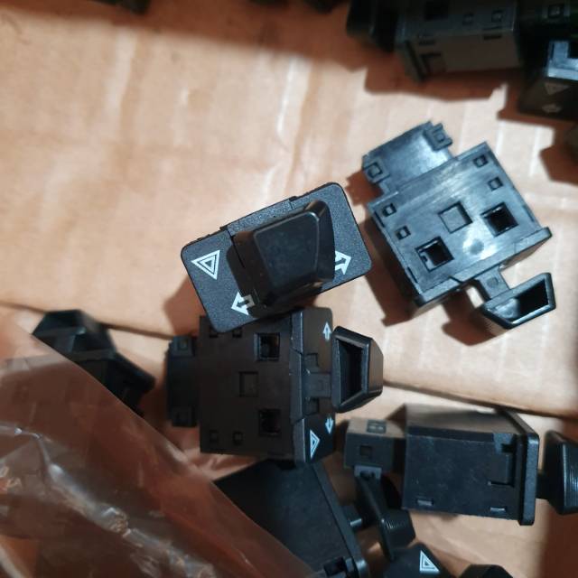 Saklar sen hazard beat street / vario110 led /vario 150