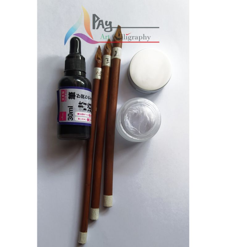 

paket kaligrafi (Tinta Daiso 30ml, kalam handam 3buah, tempat tinta kaca)