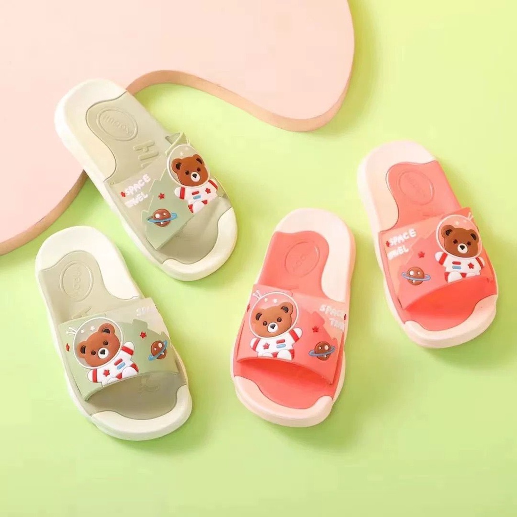 [littlecrab] Sandal Anak Beruang Space Travel Kids Sandals High Quality Astronot Luar Angkasa Colorful Biru Hijau Orange Merah Sandal Selop Anak Lucu Berkualitas Sandal Motif Unik Anti Slip Semi Transparan Korean Style