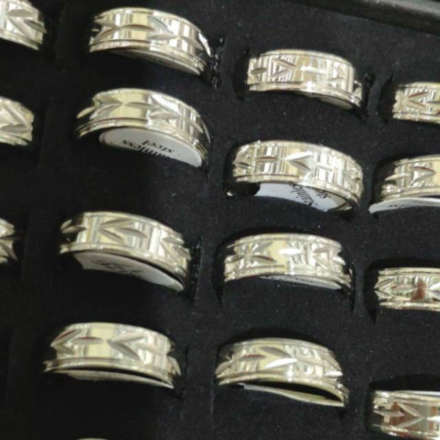 Cincin titanium isi 36pcs warna silver motif garis