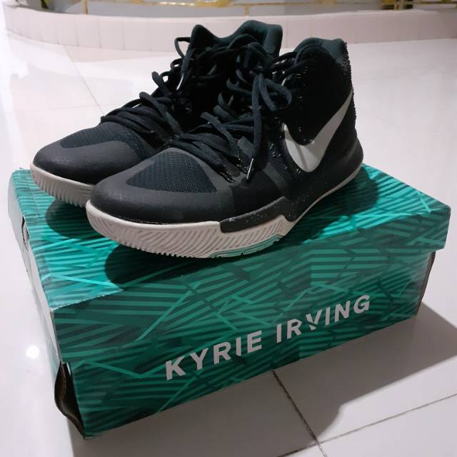 NIKE KYRIE 3