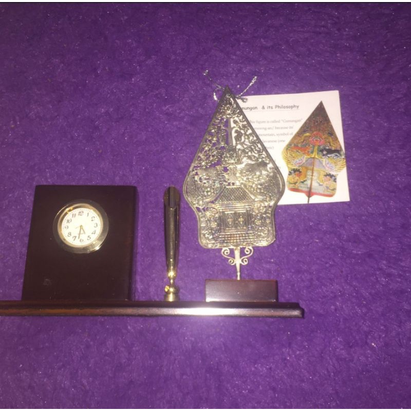 

Standing Jam Wayang Gunungan