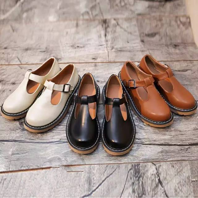 SEPATU DOCMART WANITA LUCU MURAH SNEAKERS KULIT KILAP MAIN KULIAH