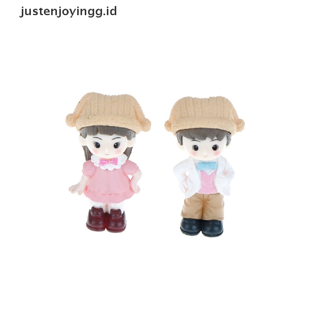 // justenjoyingg.id // Couple with hat Resin Miniature Figurine Fairy Garden Decor Micro Landscape ~