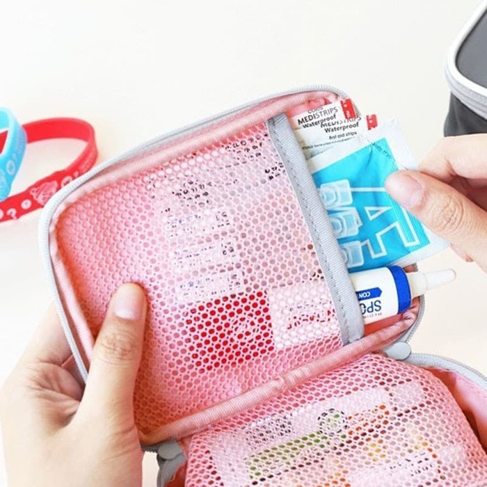 Tas Kotak Obat P3K Travel Medical First Aid Kit Box