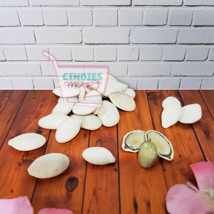 

Kuaci Putih Super / Kwaci Biji Labu (1Kg)