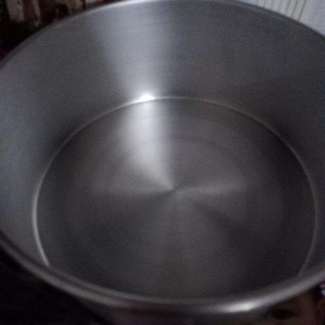 Kiwi Loyang Bulat Pressed Diameter 22 Cm Tinggi 9 Cm – Silver