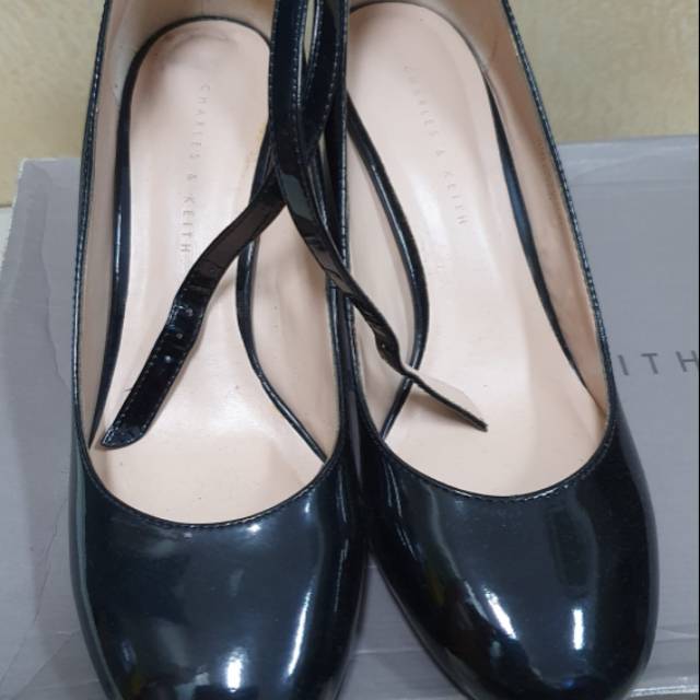 Sepatu Wanita Charles & keith