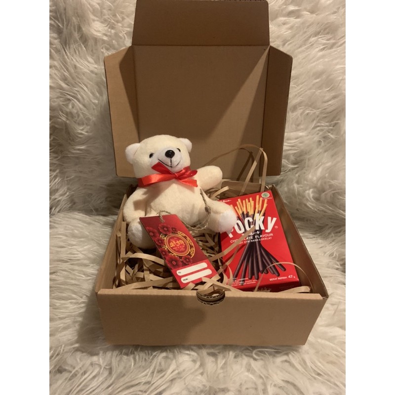 

hampers-valentine imlek coklat-pocky-merah