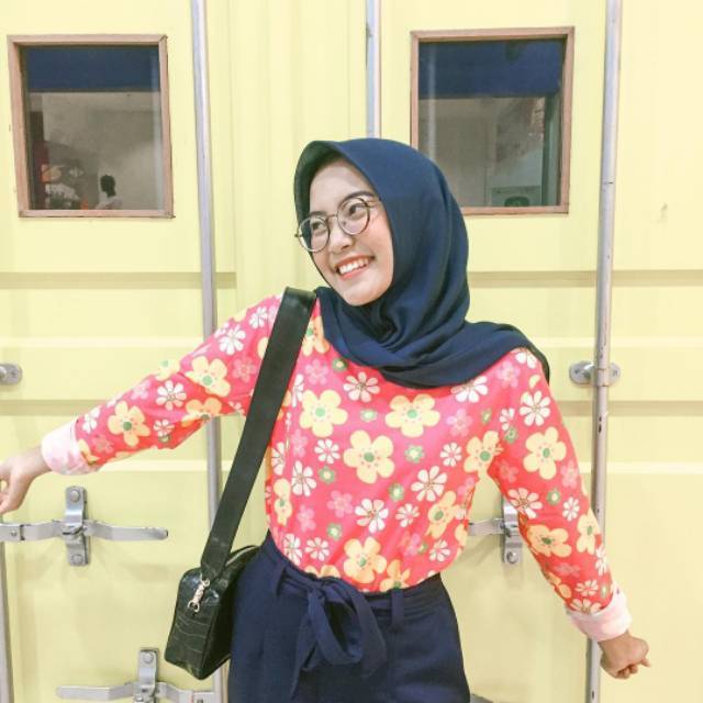 Kaos Lengan Panjang Motif Bunga Pink