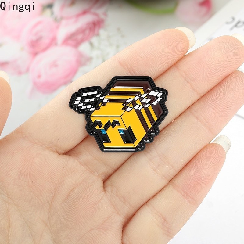 Bros Pin Enamel Bentuk Kartun Lebah Pixel