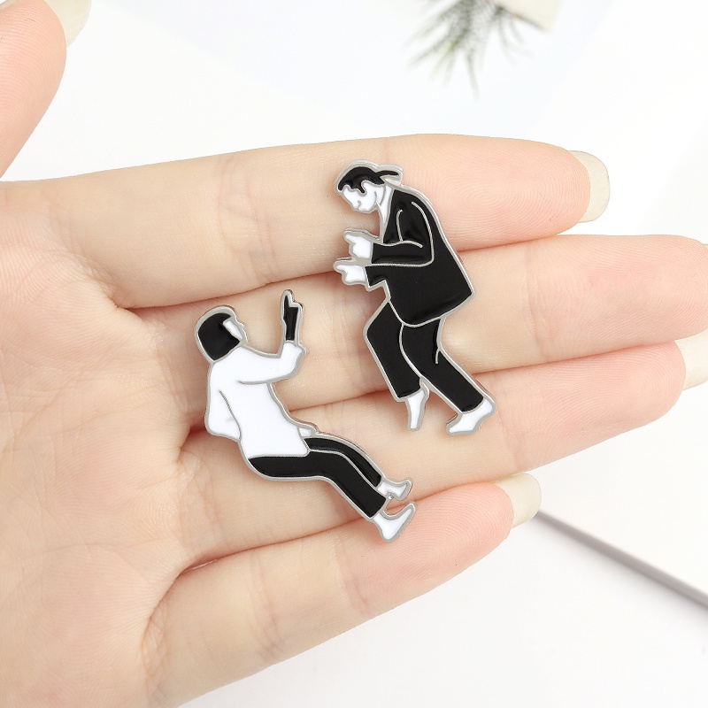 2pcs Bros Pin Enamel Desain Film Pulp Fiction Warna Hitam Putih