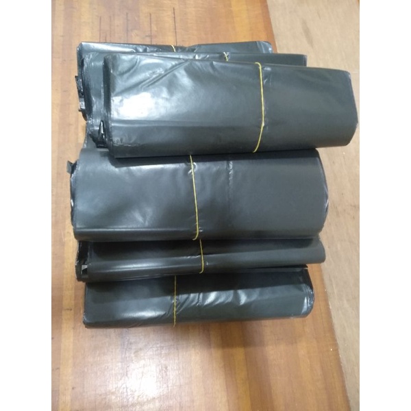 

Plastik polymailer Plastik packing ( black ) 1 ikat isi 100 pcs