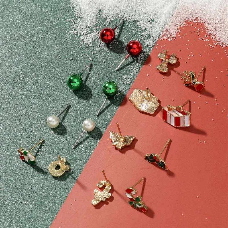 8pcs / Set Anting Stud Desain Santa Claus Snowman Pohon Bell Aksen Berlian Imitasi Gaya Korea Untuk Wanita