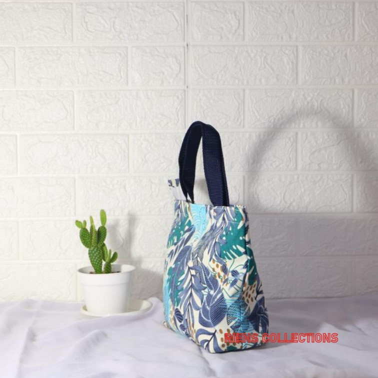 HANDBAG KANVAS TAS KANVAS KECIL MOTIF FLORAL BIRU. TAS KANVAS. TAS JOGJA. SOUVENIR JOGJA. Riens Collections