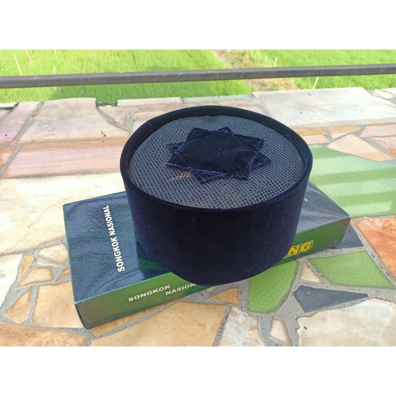 Songkok kucing bulat tengah bintang