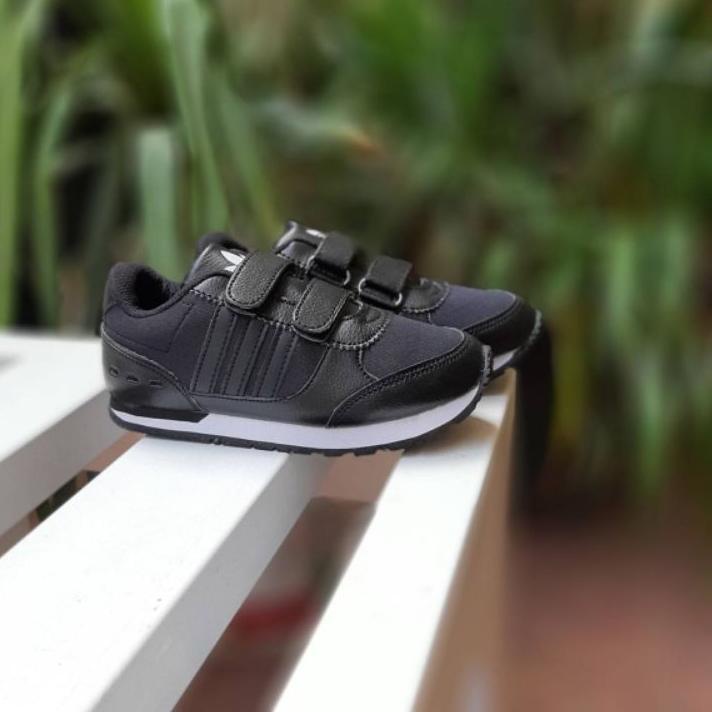 Sepatu anak adidas neo city racer perekat