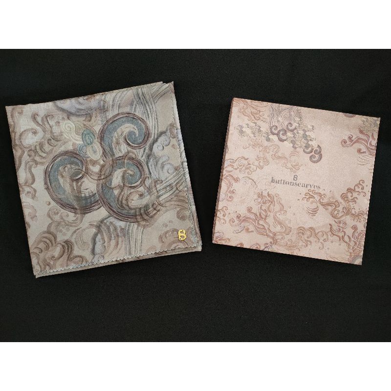 Preloved buttonscarves wave series in SAND