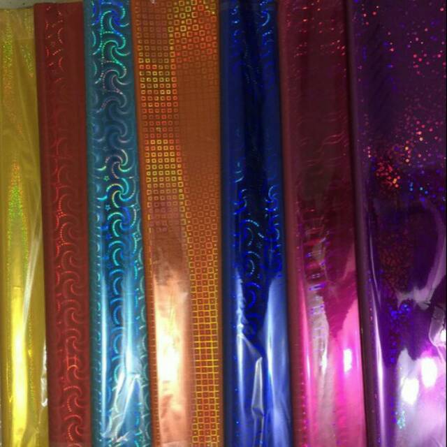 

kertas kado hologram-metalik-plastik-kilap